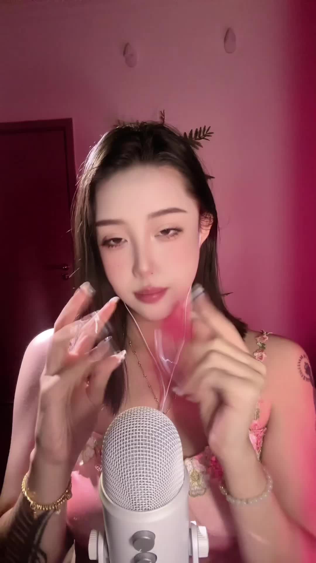 #陈肩睡不醒  舔亚克力板