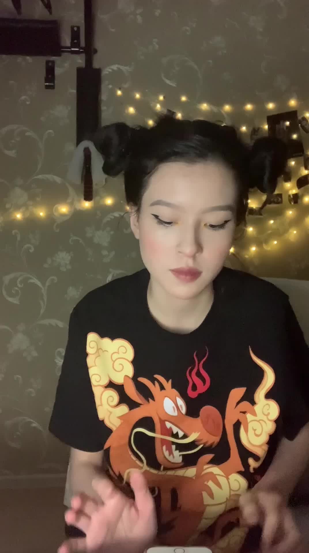 #lezzybunny 半裸口香蕉