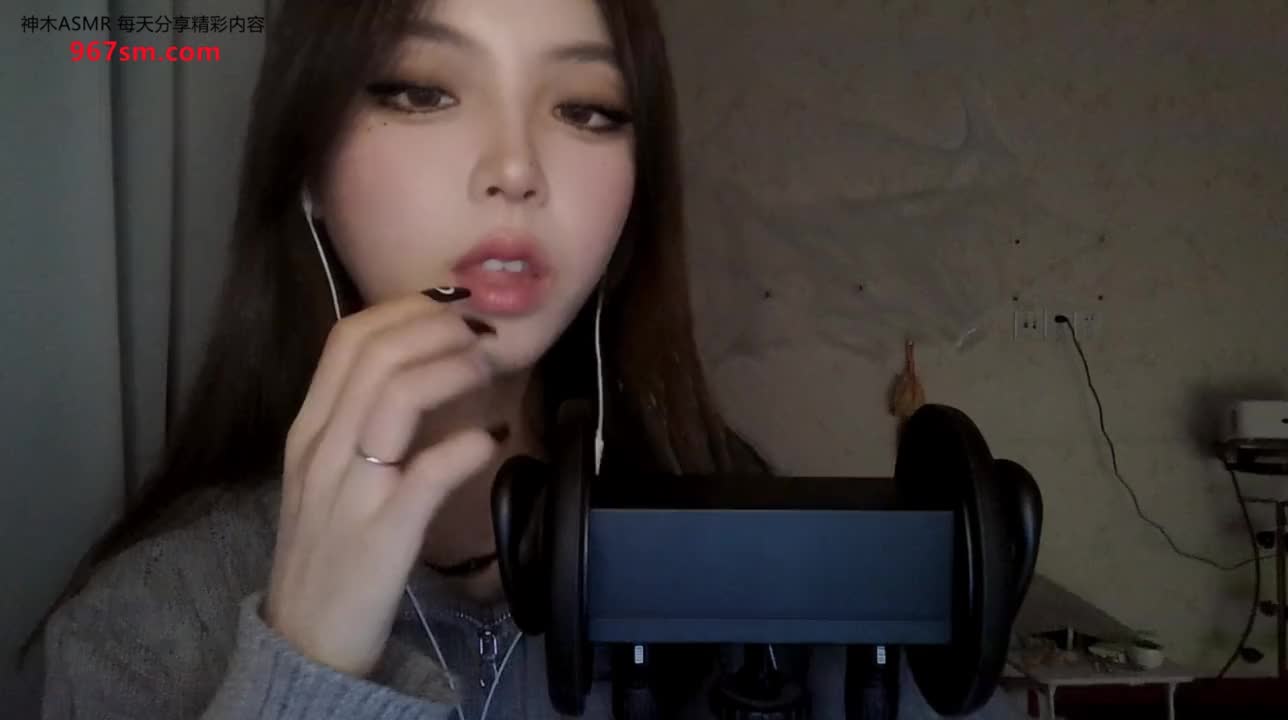 #豆沙包好次吗 舔手指