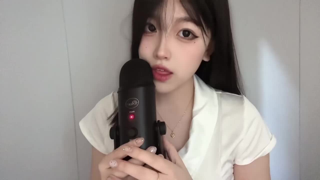 #璐璐助眠 乖乖的舔舐