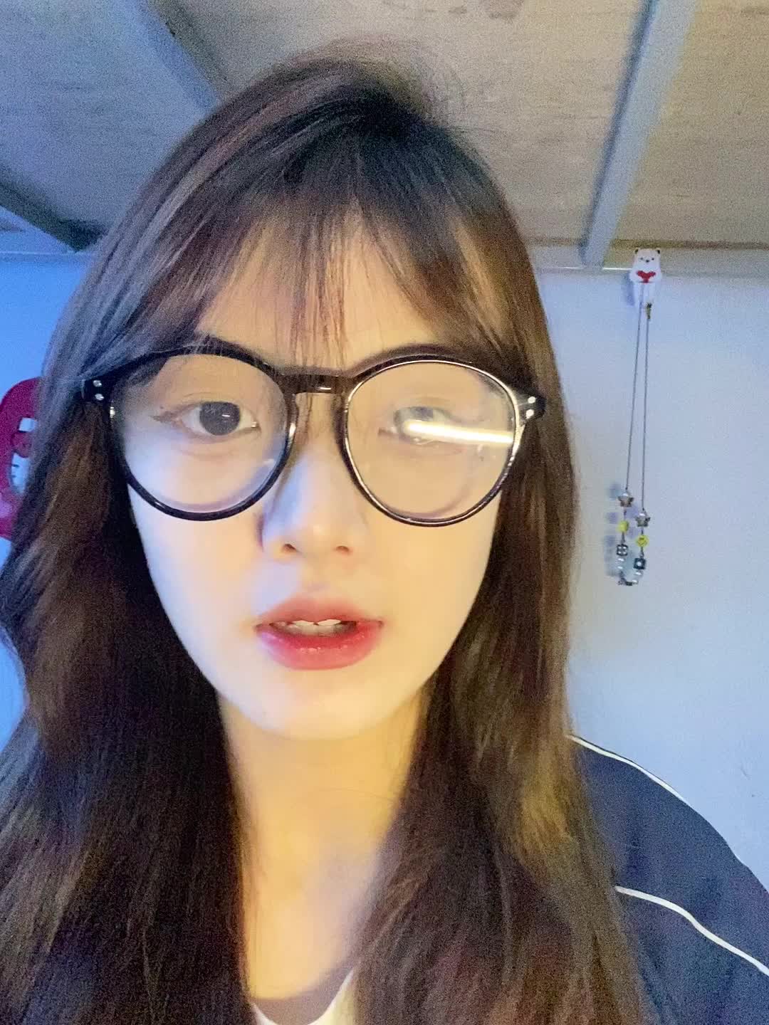 #口腔 看背景在教室拍的