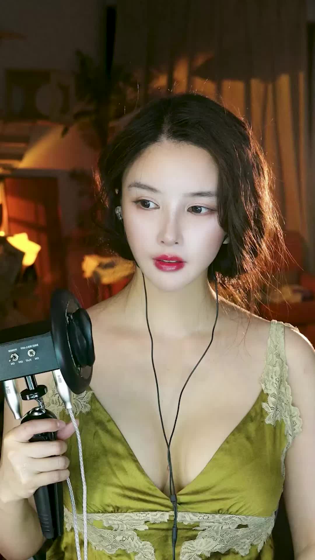 #大艺术嘉 深v 啄木鸟