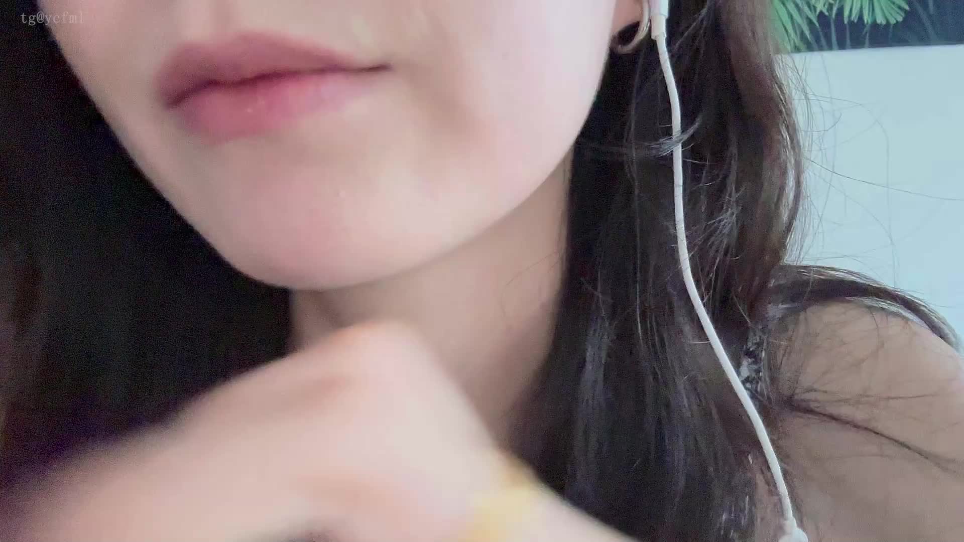 #布鲁比呐呐 舔酸奶盖