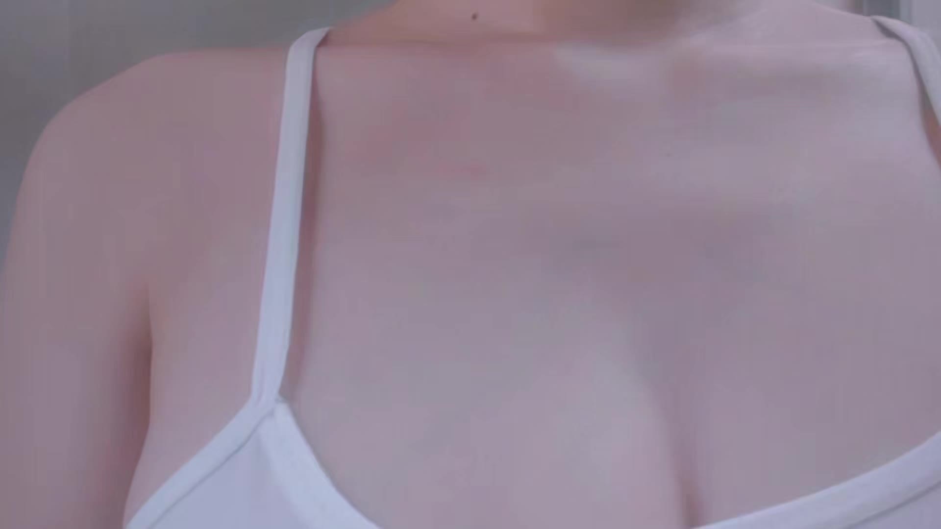 #菜菜cyl不好吃 洗澡 白色吊带